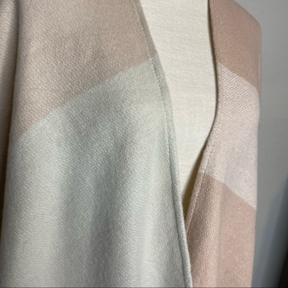 Soia & Kyo Blanket Scarf Poncho Wrap With Fringe One Size Neutraul Tones NWT - Picture 9 of 12